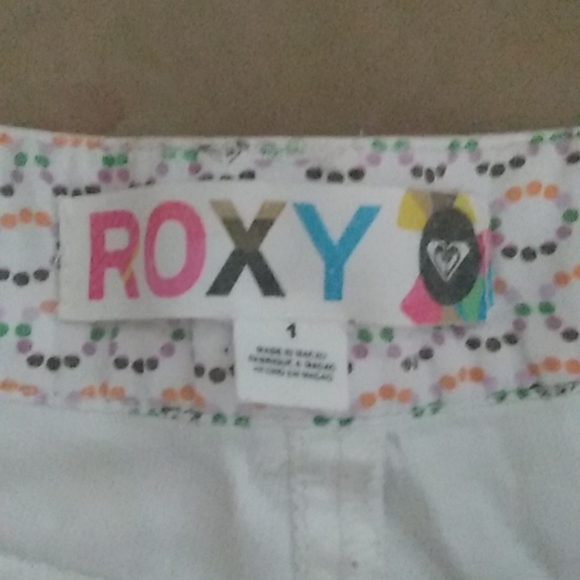 White Roxy shorts size 1 - Picture 3 of 3